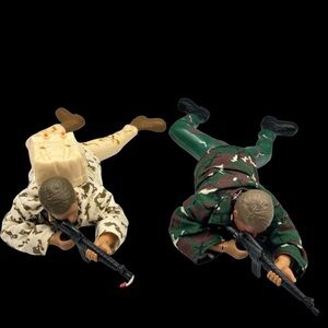 Set of Crawling Battery Operated Soldiers Action Figures